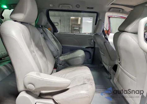 2013 Toyota Sienna Xle z USA, uszkodzony, nr VIN 5TDYK3DC3DS308219